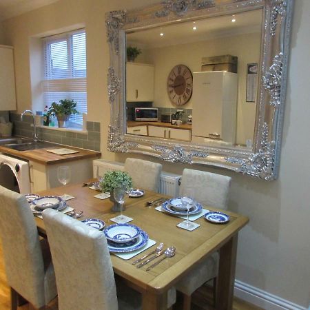 Apartment 1 Exquisite Two King Bedroom With En Suites - Close To The Town Centre, Rail, Airport And Theatre ダーリントン エクステリア 写真