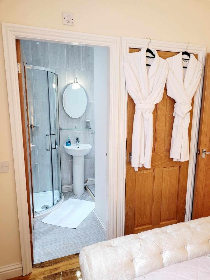 Apartment 1 Exquisite Two King Bedroom With En Suites - Close To The Town Centre, Rail, Airport And Theatre ダーリントン エクステリア 写真