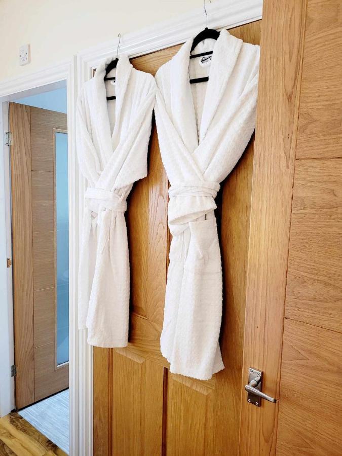 Apartment 1 Exquisite Two King Bedroom With En Suites - Close To The Town Centre, Rail, Airport And Theatre ダーリントン エクステリア 写真
