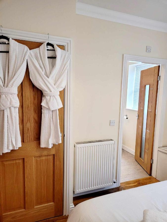 Apartment 1 Exquisite Two King Bedroom With En Suites - Close To The Town Centre, Rail, Airport And Theatre ダーリントン エクステリア 写真