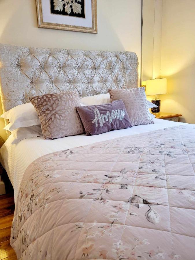 Apartment 1 Exquisite Two King Bedroom With En Suites - Close To The Town Centre, Rail, Airport And Theatre ダーリントン エクステリア 写真