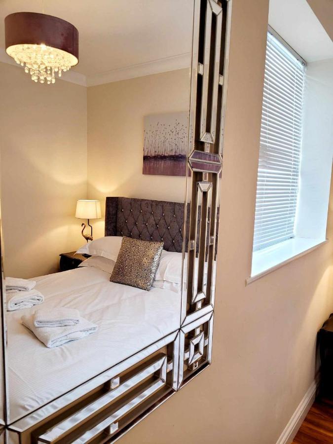 Apartment 1 Exquisite Two King Bedroom With En Suites - Close To The Town Centre, Rail, Airport And Theatre ダーリントン エクステリア 写真