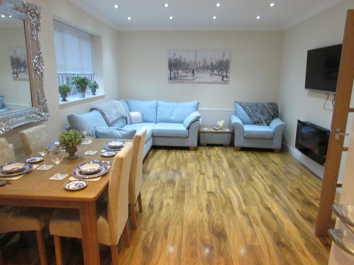 Apartment 1 Exquisite Two King Bedroom With En Suites - Close To The Town Centre, Rail, Airport And Theatre ダーリントン エクステリア 写真
