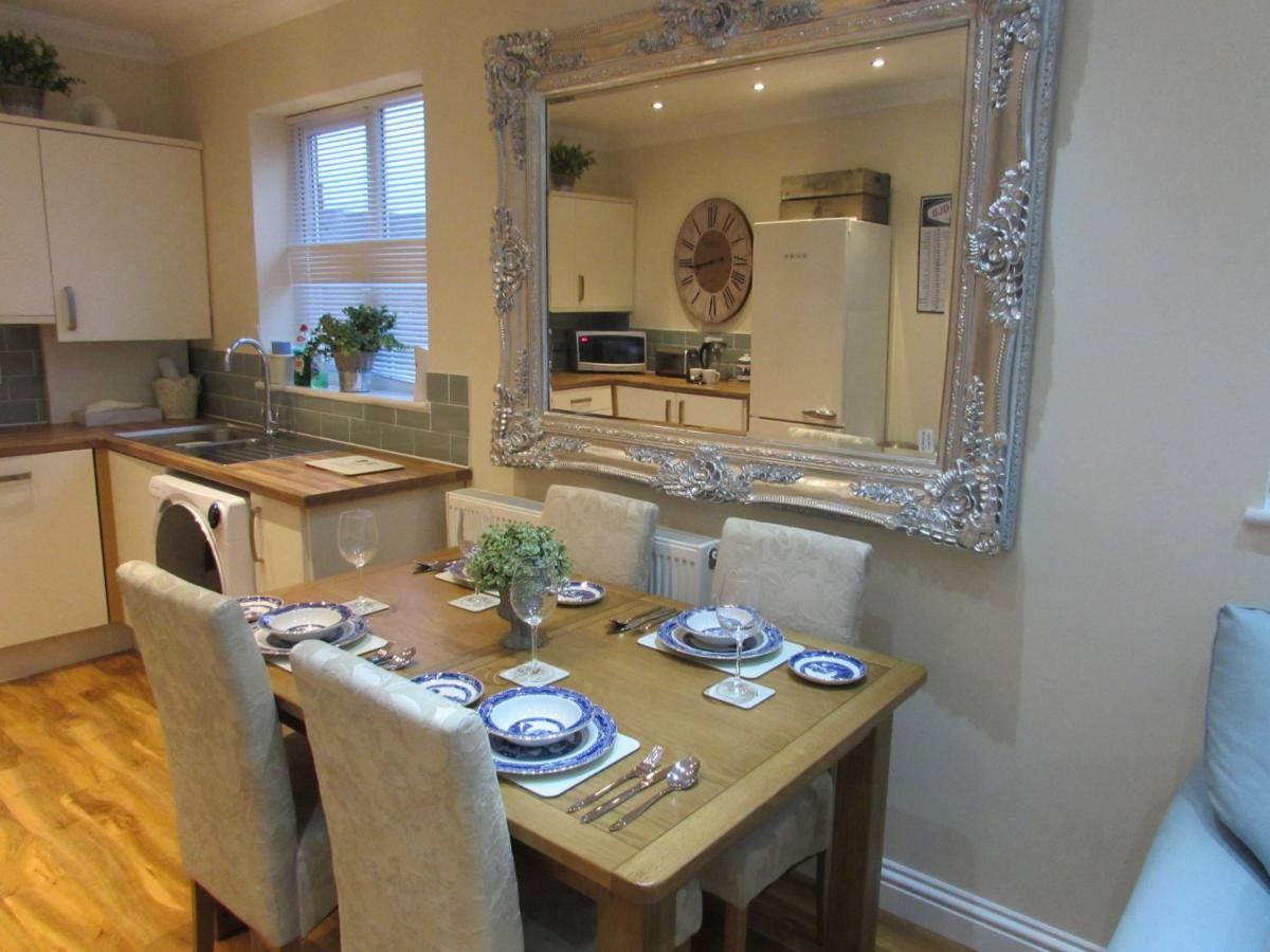 Apartment 1 Exquisite Two King Bedroom With En Suites - Close To The Town Centre, Rail, Airport And Theatre ダーリントン エクステリア 写真