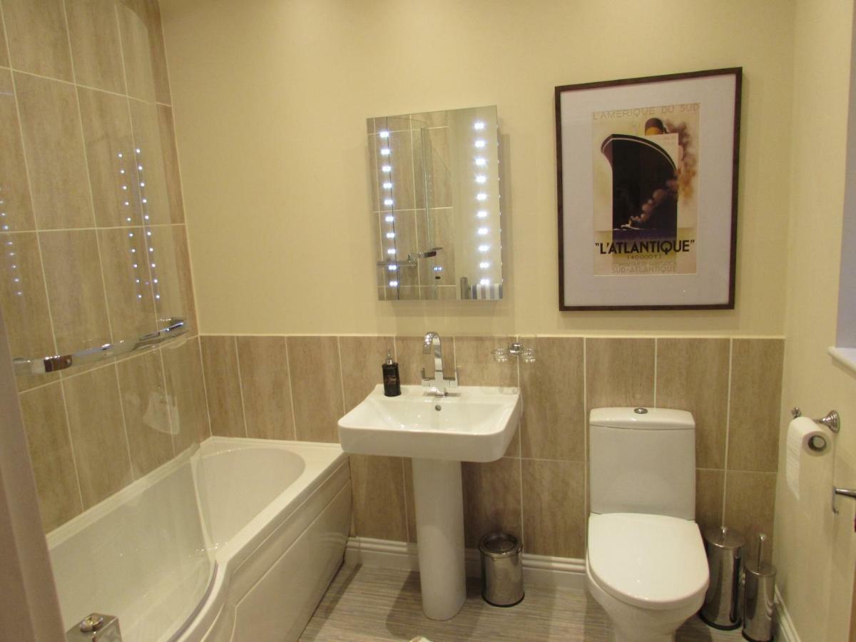 Apartment 1 Exquisite Two King Bedroom With En Suites - Close To The Town Centre, Rail, Airport And Theatre ダーリントン エクステリア 写真
