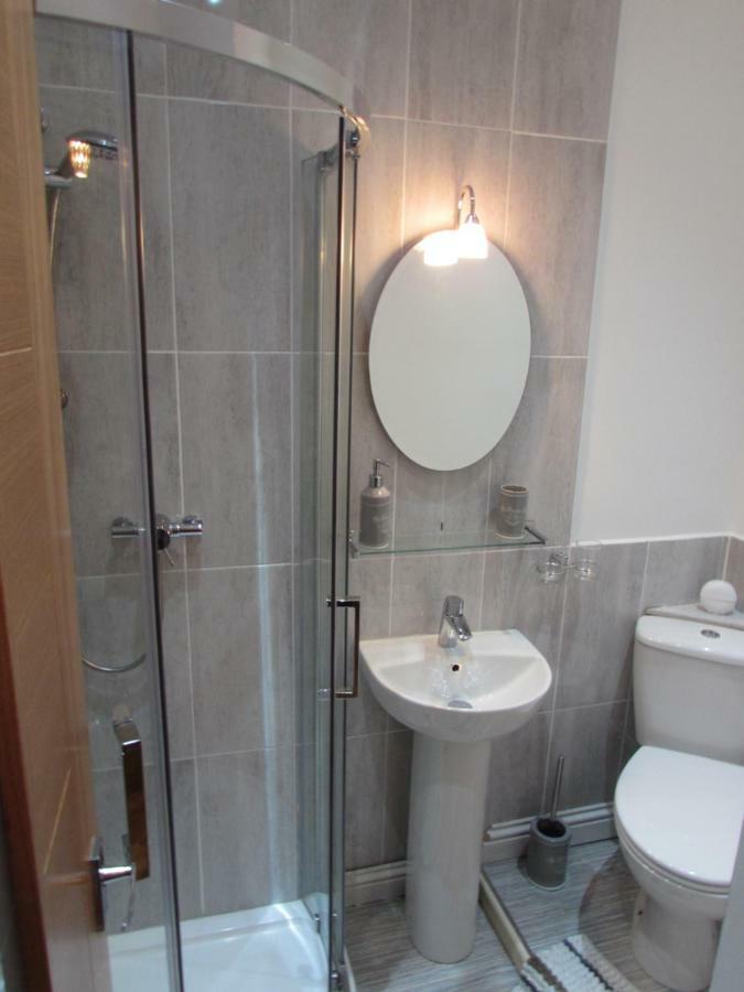 Apartment 1 Exquisite Two King Bedroom With En Suites - Close To The Town Centre, Rail, Airport And Theatre ダーリントン エクステリア 写真
